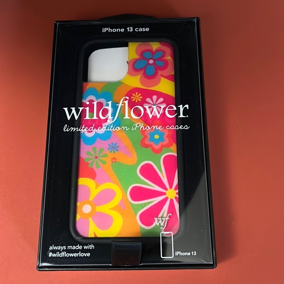 Wildflowers Accessories - Wildflower IPhone 13 Case Brand New 💚❤️